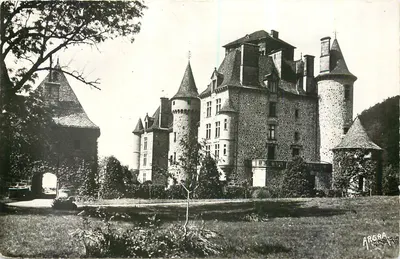 Castelo de Pesteil — Arredores de Vic-sur-Cère (Cantal) — ARGRA