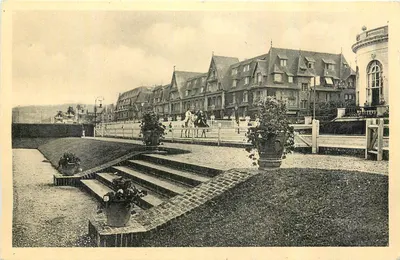 Deauville-La Plage — O Hotel Normandy e os Boulevards Cornuché — C° FÉN ARTS PHOTO-MÉGÉRIE, PARIS
