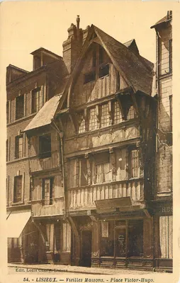 Lisieux — Velhas Casas — Praça Victor-Hugo — Edit. Louis Chastel