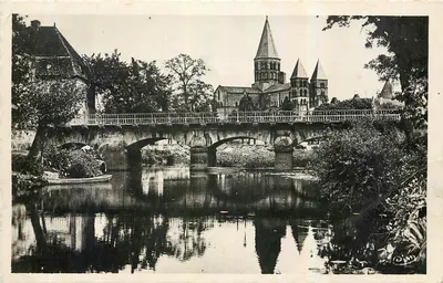 Paray-le-Monial — A Basílica - O Ponte e a Bourbince — Editor C. Macon