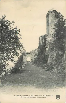 Entrada do Castelo de Baucens — Arredores de Argelès — MTL