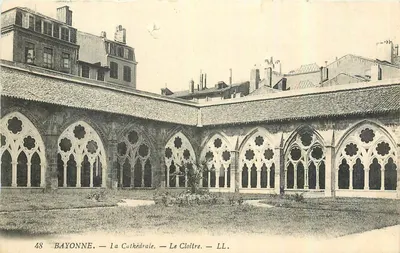 Bayonne — A Catedral — O Claustro — LL.