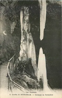 Grotas de BETHARRAM — Colunas em formação — Os Pirineus