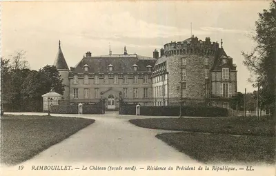 Rambouillet — O Castelo (fachada norte) — Residência do Presidente da República — LL.