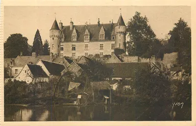 Vue do Castelo de Montrésor — Castelos da Loire — Edição d'Art YVON, Paris