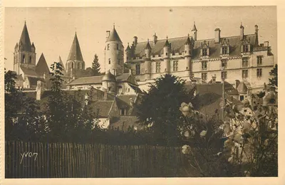 Castelo de Loches — Castelos da Loire — Edição de Arte YVON, Paris