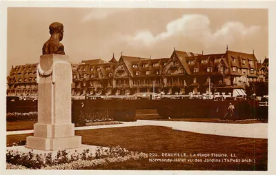 Deauville, Hotel Normandy visto dos Jardins — Th. Petit arch.