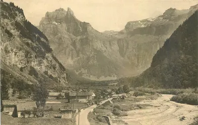 SIXT (Hte-Savoie) — Massif de Tenneverge alt. 3000 m. e o Fer à Cheval — Gig