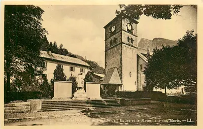 Samoëns — Fachada da Igreja e o Monumento aos Mortos — LL.