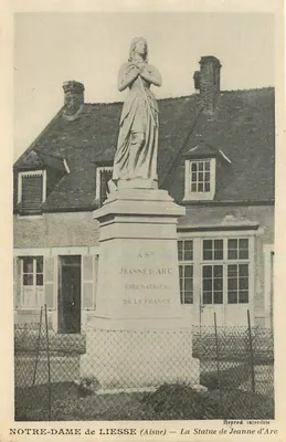 Notre-Dame de Liesse (Aisne) — A Estátua de Joana d'Arc — Fototipia J. Brienting, Reims
