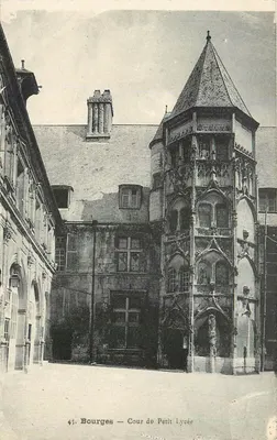 Bourges — Cour do Petit Lycée — O. Jacquet, Bourges