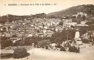 Bormes — Panorama da Cidade e dos Hotéis — LL
