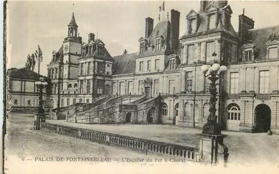 Palácio de Fontainebleau — Escada do Cavalo de Ferro — LL