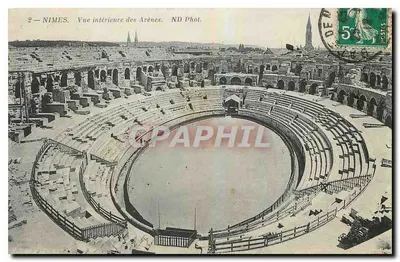 Nîmes — Vista interna das Arênes — ND Phot.