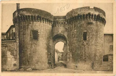 Cognac — Stare Bramy i Zachodnia Bramę Miasta (XVe wiek) — Wydawnictwo Artigues, Cognac