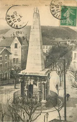 Viena (Isère) — O Poço da Praça — B.F., Paris