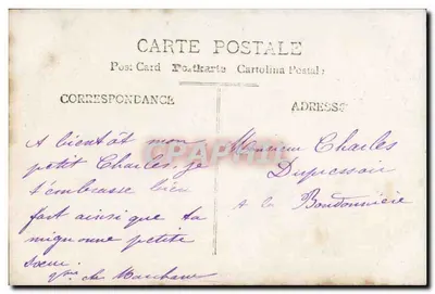 Menina vestindo um vestido de renda e sapatos brancos — com selo de 10c República Francesa decorado com flores — H.K.C. n°3207 — Verso