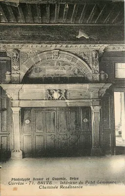 Brive - Interior do Pequeno Seminário - Lareira Renascentista