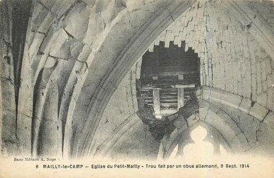 Mailly-le-Camp — Igreja do Petit-Mailly — Buraco feito por um obus alemão, 9 Set. 1914