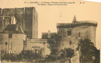 Loches — O Donjon, a Entrada e a Cour de Louis XI — A. P.