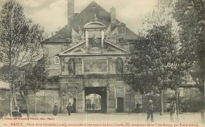Nancy - Porte de la Citadelle (1598), zdobiona statuą księcia Karola III, założyciela Nowej Miasta, autorstwa Viard (1863)