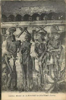 Célèbres Momies de St-BONNET-le-CHATEAU (Loire) — Coleção Genthialon