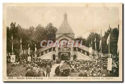 Sainte-Anne-d'Auray — Pellegrinos tomando seu almoço no Campo da Espinha — Loire, n°2086