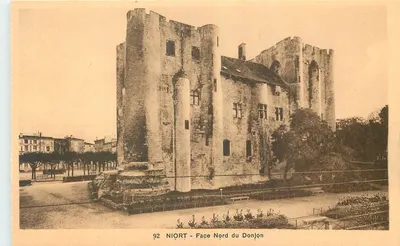 Niort - Face Norte do Donjon — editor A. la Civette, Niort
