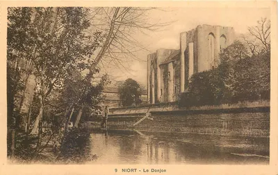 Niort - O Donjon — vista do castelo sobre o canal — editor à la Civette, Niort