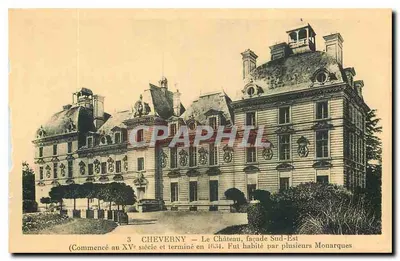 Cheverny — O Castelo, fachada Sudeste — Iniciado no século XV e concluído em 1634. Foi habitado por vários Monarcas