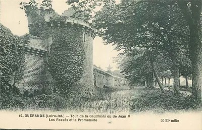 Guérande (Loire-Inf.) — Torre da Gaudinais ou de Jean V — Os Fossos e a Promenade