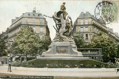 Paryż - Pomnik Victora Hugo, plac Victor Hugo — wydawca L.V. & Cie, numer serii nie widoczny