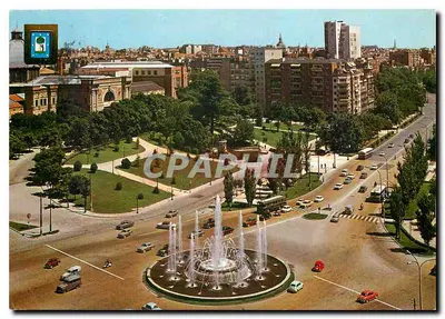 Place de San Juan de la Cruz, Madrid — vista aérea com fonte central — Edições Pique, n° 147