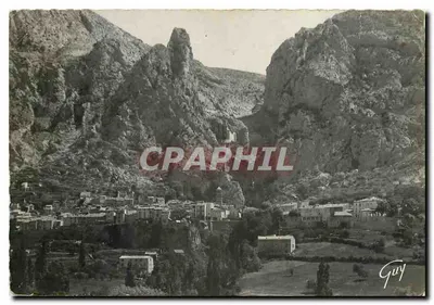 Moustiers-Sainte-Marie (Basses-Alpes) — vista geral da cidade e da falésia dominante — editor Guy, n° 1143