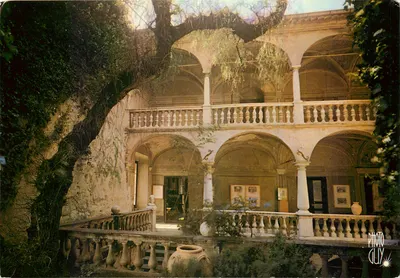 Cagnes-sur-Mer — Pátio interno do Castelo-Museu Grimaldi — Edições Photoguy