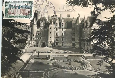 Castelo de Langeais — vista do castelo e do jardim — S. Knecht, Sociedade de Edições dos Fotógrafos Imagistas, Paris