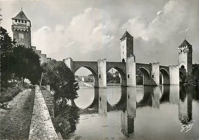 Cahors (Lot) — O Pont Valentré (século XIV) sobre o Lot — Edições Gaby