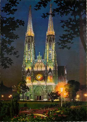 Igreja de Votiv à Viena — iluminada à noite — editor Richard Pfarzmayr KG