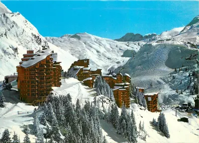 Morzine - Avoriaz — Vista parcial da estação e pistas de esqui — Impressor Combier