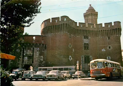 Bilhete postal moderno Perpignan P O Le Castillet