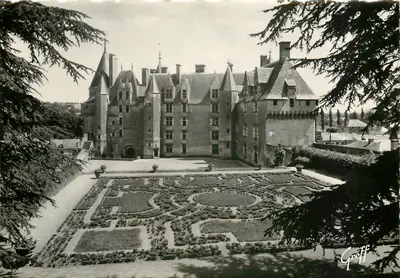 Castelo de Langeais — Terras e fachada interna — Edição Greff