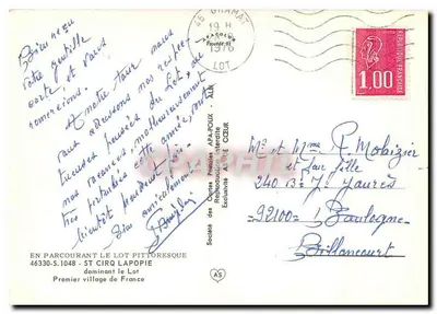Saint-Cirq-Lapopie — Widok panoramiczny z kościołem i tradycyjnym domem — Société des Cartes Postales APA-POUX — Rewers