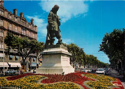 Estátua de Pierre-Paul Riquet em Villefranche-sur-Mer — editor Cinq, número de série não visível