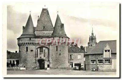 La Ferté-Bernard — Antiga Porta de Entrada, chamada Porta de São Julião — Foto Georges Polbeau, editor