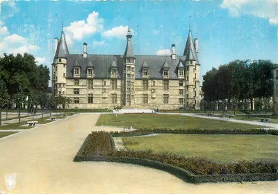 O Palácio Ducal — Nevers (Nièvre) — Edições Clermont-Ferdinande