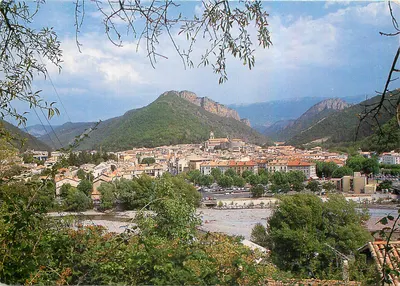 Digne-les-Bains — Estação termal climática e turística — Editions PHOTOGUY, n° EV 119