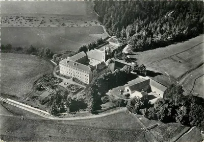 Abadia Notre-Dame-des-Neiges — Lozère — por La Bastide (Riom)