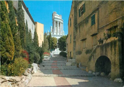 A Costa Azul - LA TURBIE — A Via Julia, antiga via romana e o Troféu das Alpes erguido em homenagem ao Imperador Augusto (5 anos a.C.) — As Edições MAP, Nizza