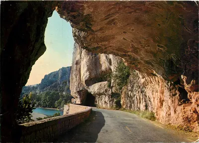 As Gorges da Ardèche — Tunel na estrada do Pont d'Arc — Edições J. Cellard
