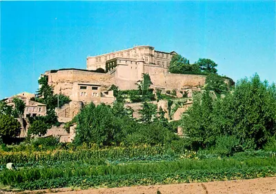 Castelo de Grignan — vista geral — Edições da Provença G.A.L.